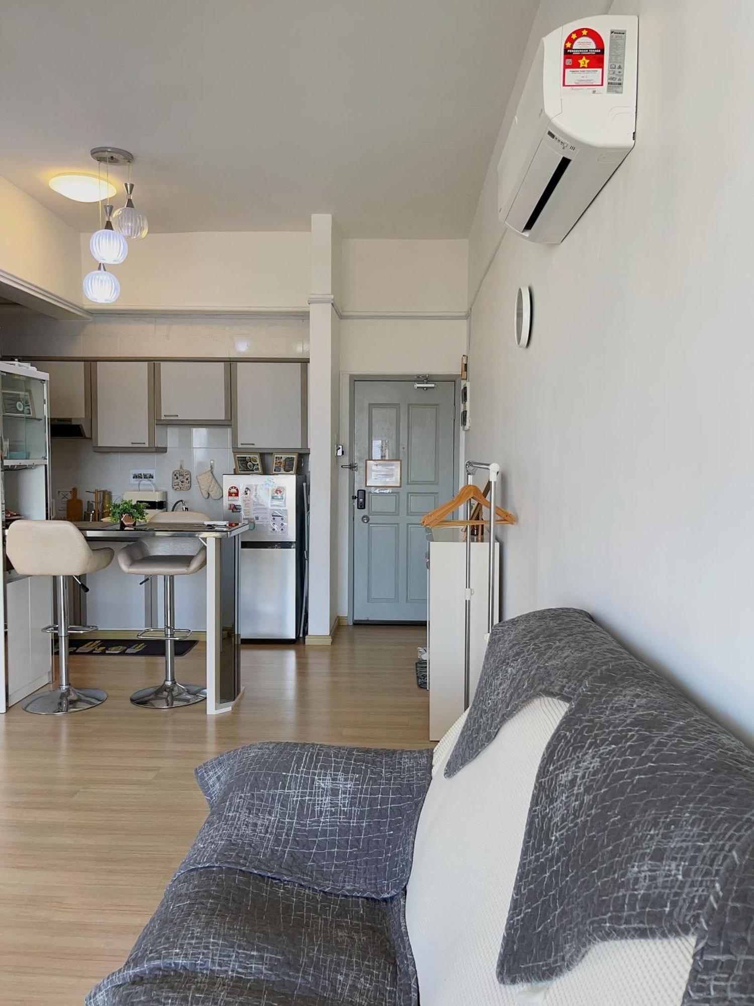 1 Bedroom Apartment, Melaka Cbd Town Center- Hosted By Private Locals Resident, Balcony With City Skyline View Or Seaview, Opposite Malls, Tv Box, 5 Minutes To Jonker Street, Malacca Ngoại thất bức ảnh