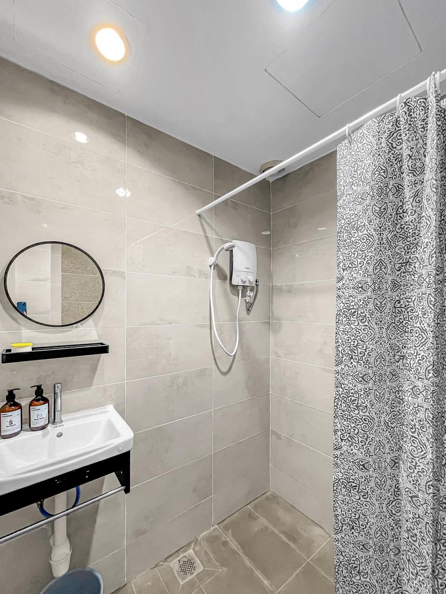 1 Bedroom Apartment, Melaka Cbd Town Center- Hosted By Private Locals Resident, Balcony With City Skyline View Or Seaview, Opposite Malls, Tv Box, 5 Minutes To Jonker Street, Malacca Ngoại thất bức ảnh