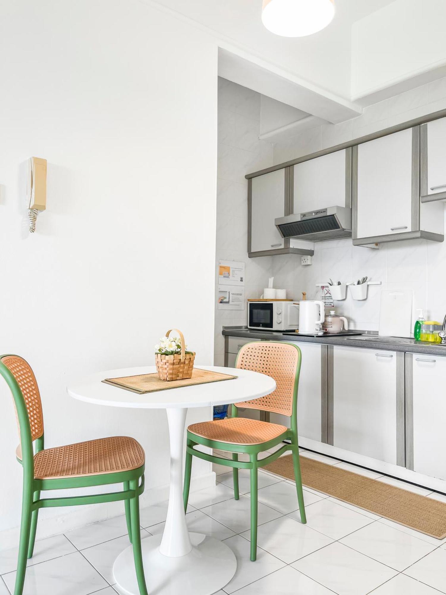 1 Bedroom Apartment, Melaka Cbd Town Center- Hosted By Private Locals Resident, Balcony With City Skyline View Or Seaview, Opposite Malls, Tv Box, 5 Minutes To Jonker Street, Malacca Ngoại thất bức ảnh